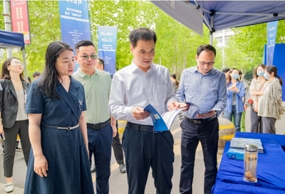 武漢市2025年“學(xué)子聚漢”工程武漢城市職業(yè)學(xué)院專場(chǎng)招聘會(huì)在校舉行